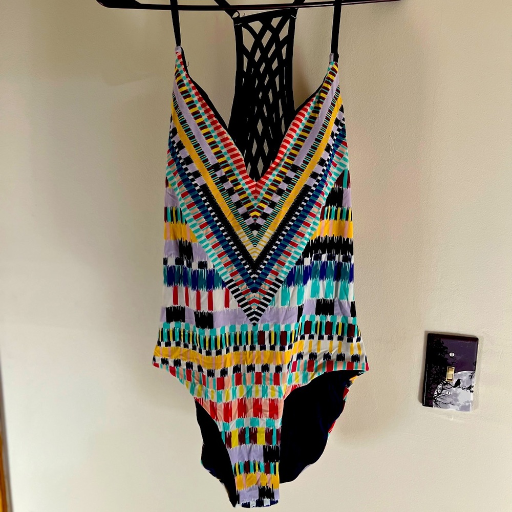 Woman’s one piece swim wear, size 6, laced back, decorative front pattern, fit